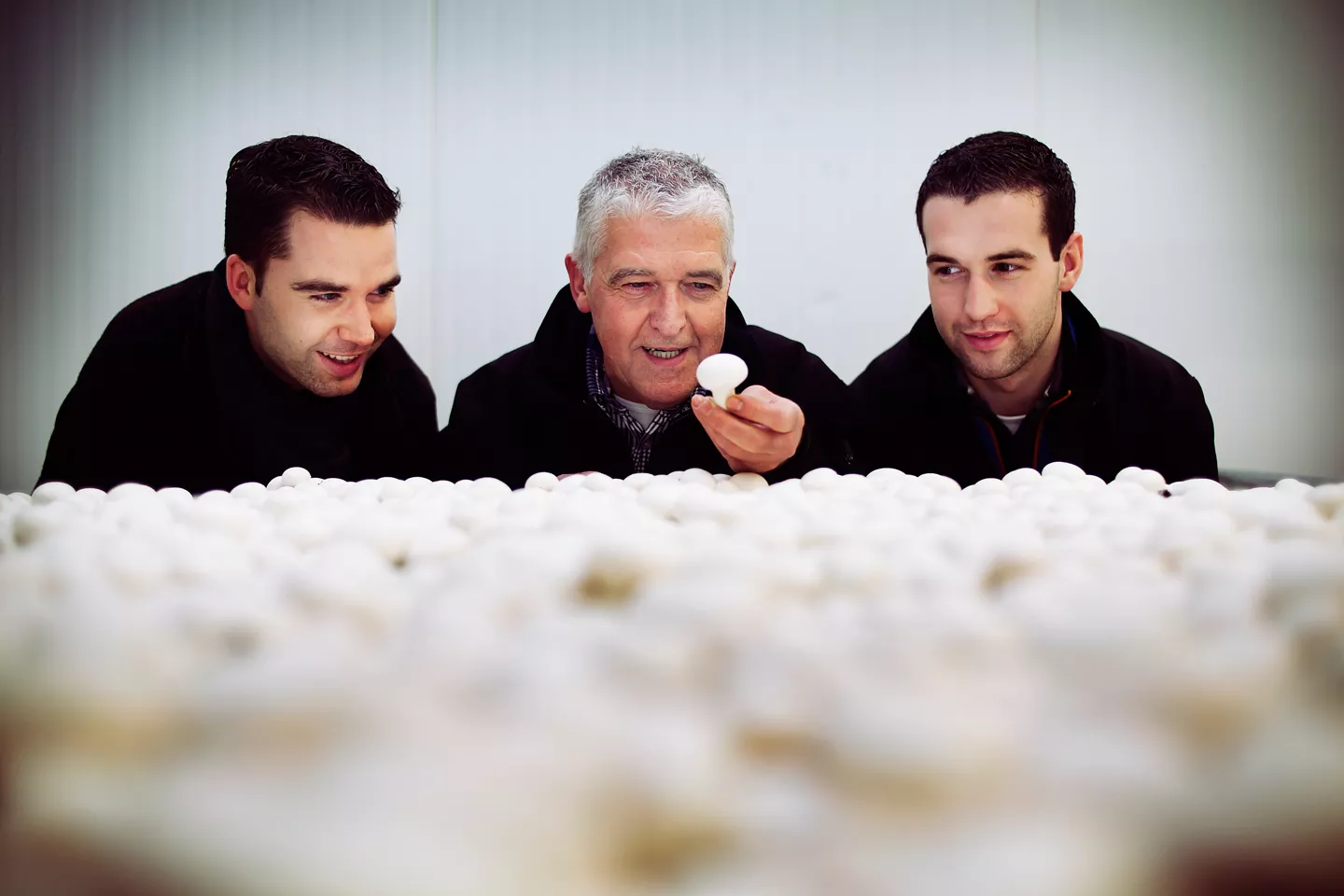 Paddenstoelenteler Teun Koolen uit Wieringermeer met de Nederlandse champignons voor ALDI