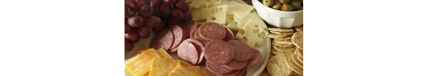 Borrelhapjes kaas worst druiven olijven en meer