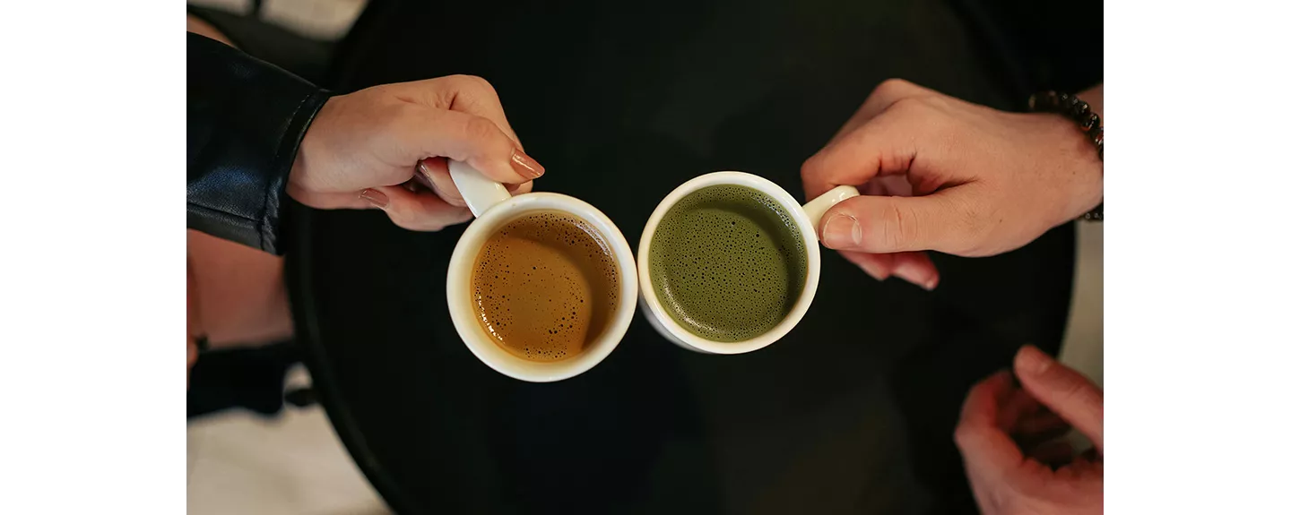 Comparación del té matcha y el café