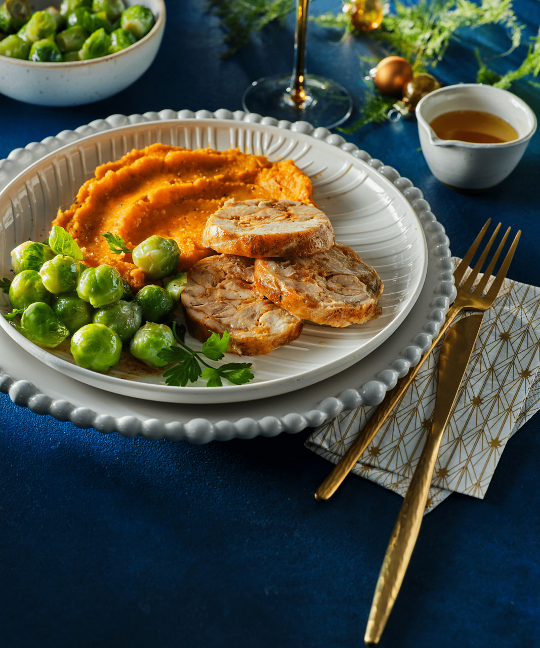 Kiprollade met zoete aardappelpuree en in bruine boter gebakken spruitjes - ALDI Supermarkten