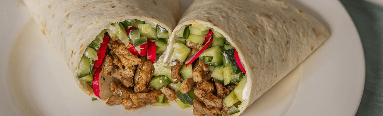 Wraps met shoarma, knoflooksaus en groenten 