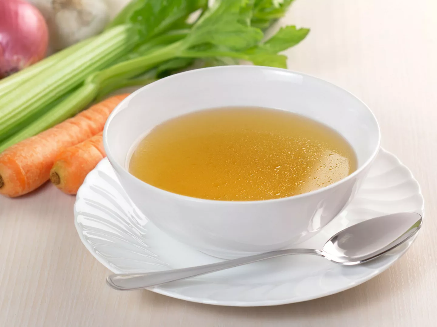 Plato caldo pollo casero verduras