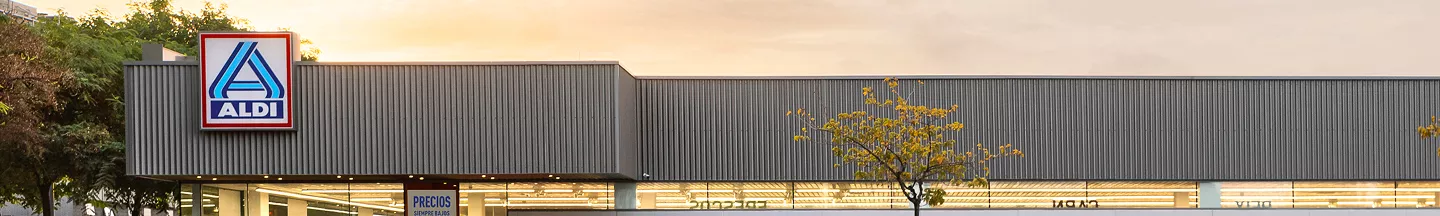 Tejado supermercado ALDI al atardecer