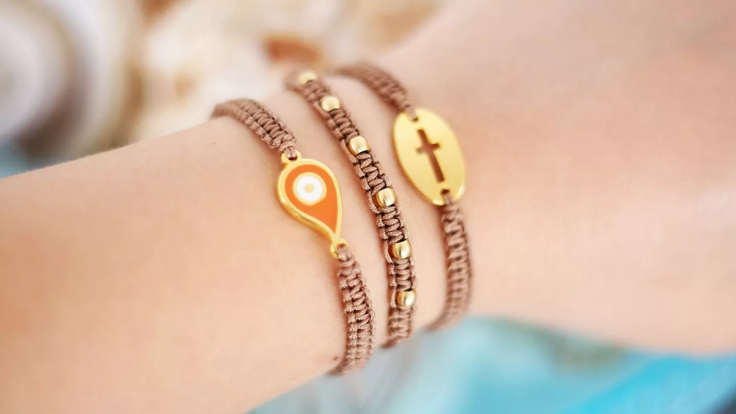 Brazaletes macramé marrón y dorado