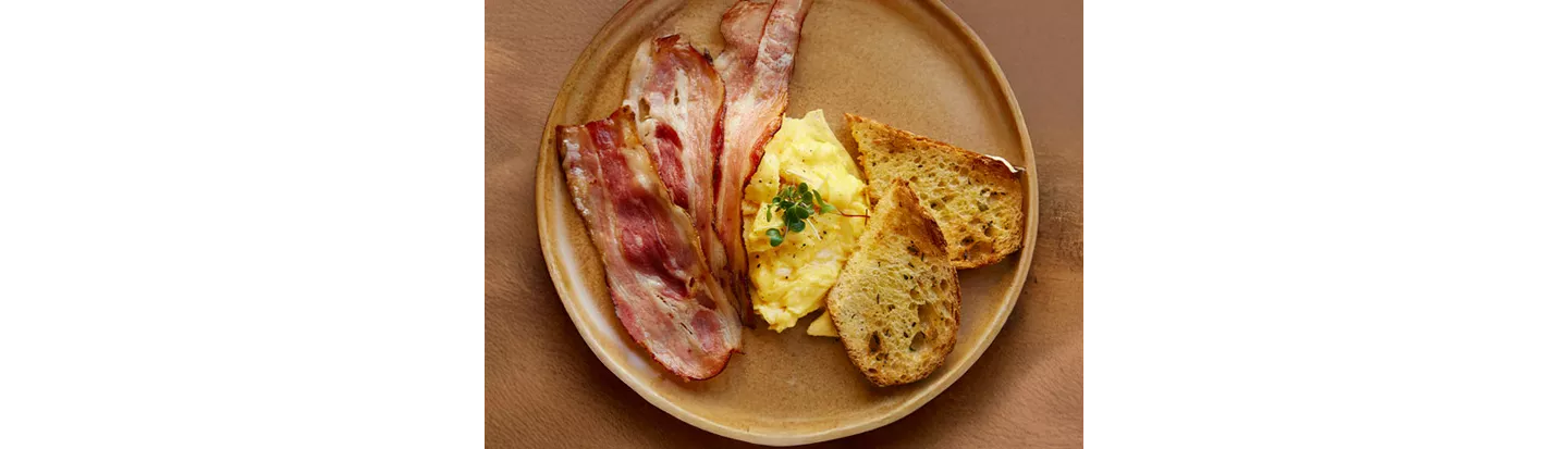 Desayuno de bacon crujiente