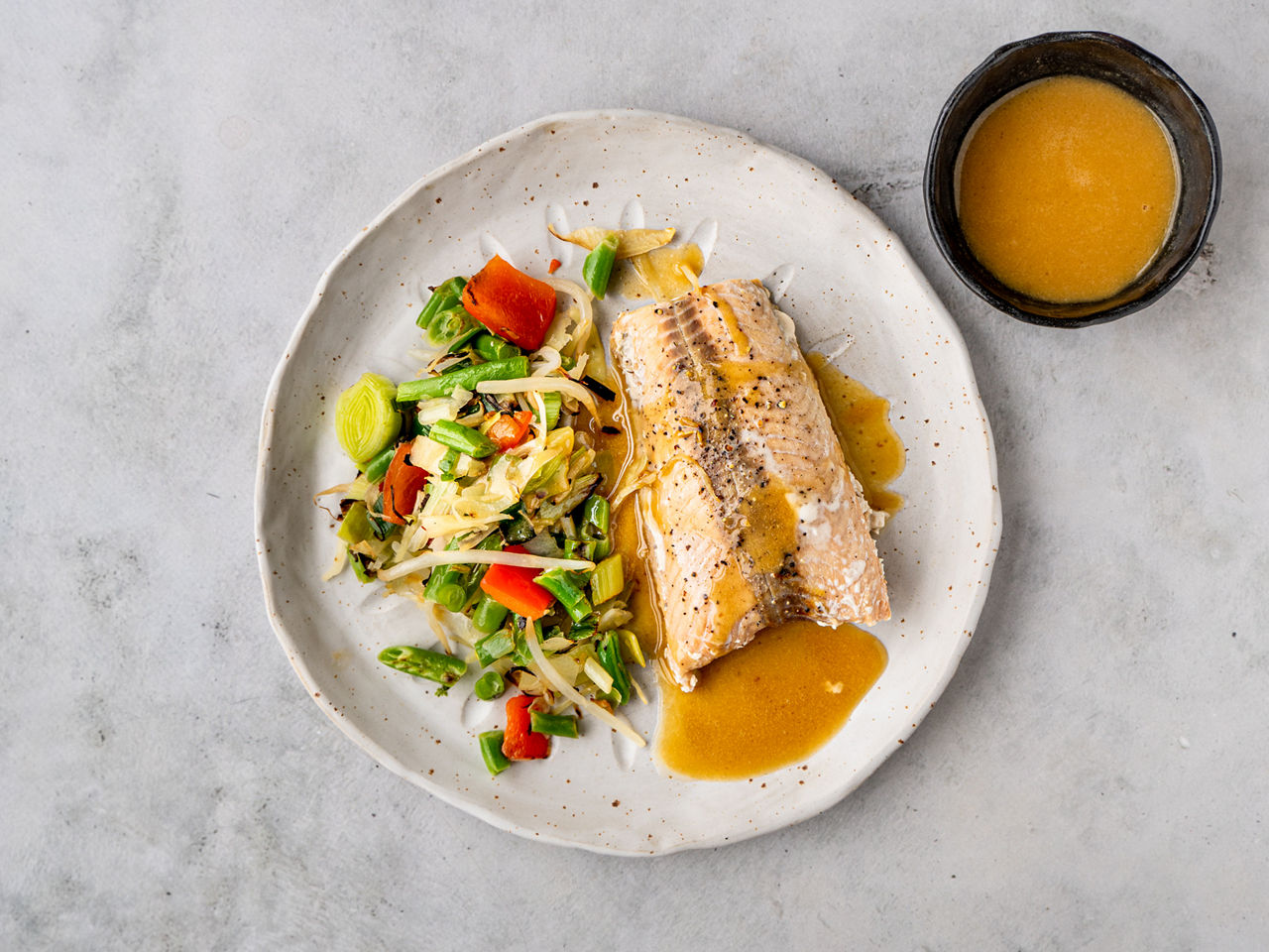 Zalm met Aziatische botersaus en roerbakgroenten bij ALDI