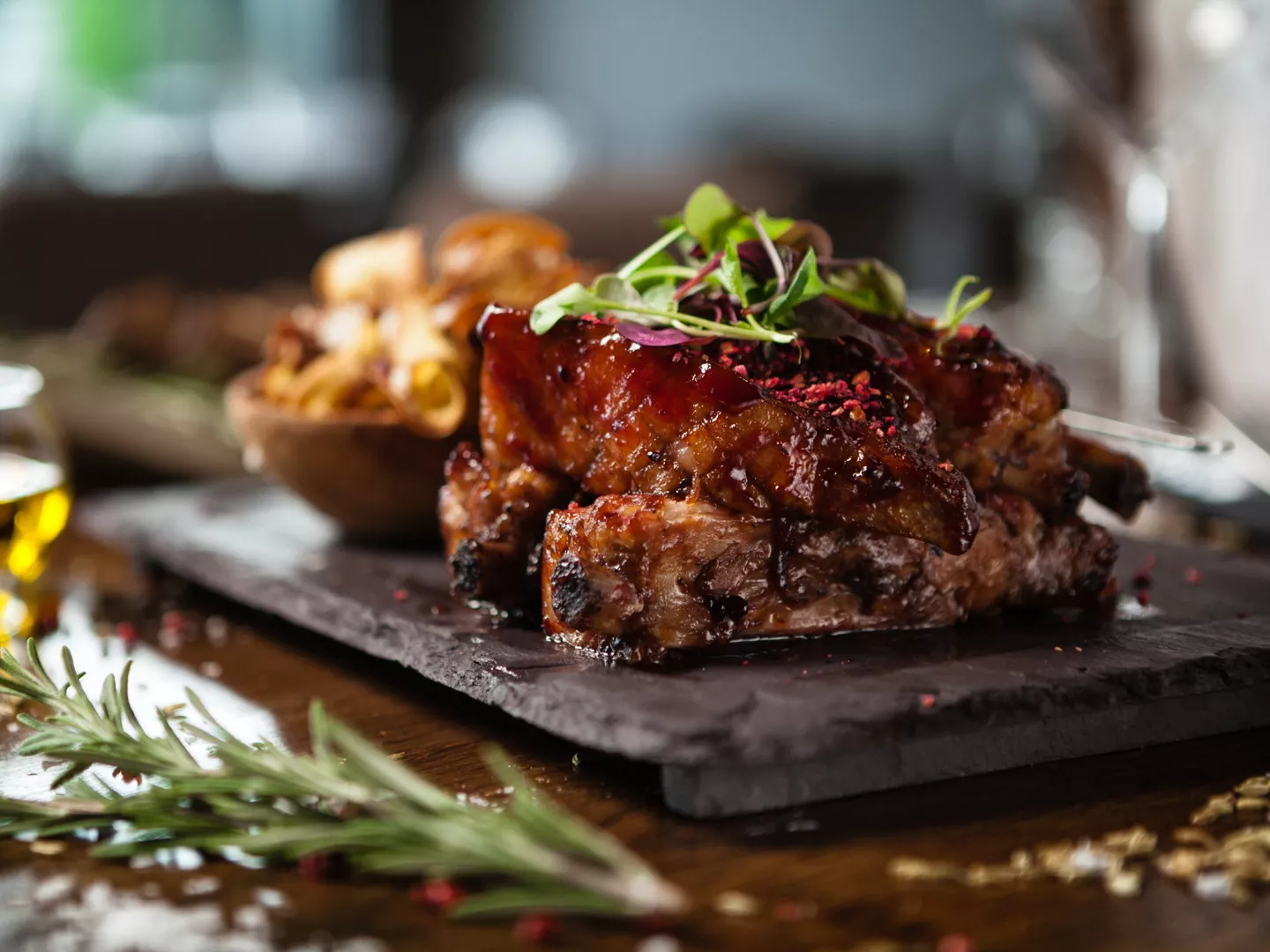 Costillas cerdo baja temperatura patatas chips