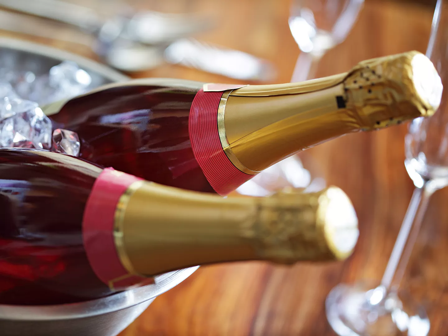 Champagnerflaschen im Eiskühler