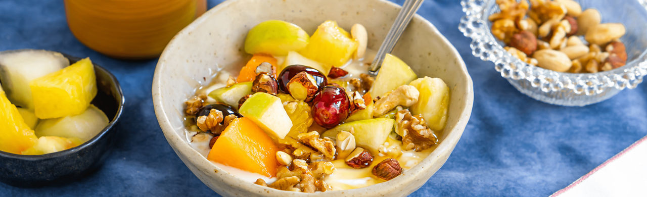 Yoghurt met fruit, notenmix en honing - ALDI Supermarkten