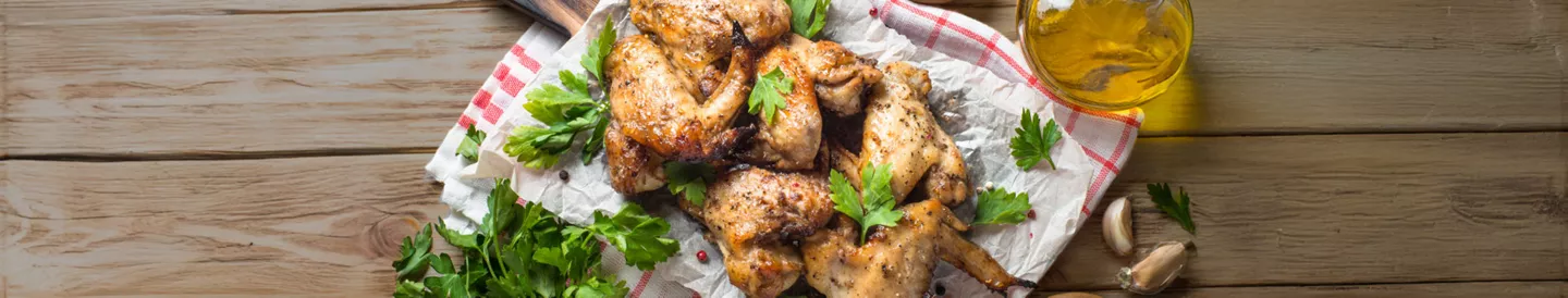 Alitas de pollo para representar las propiedades del pollo