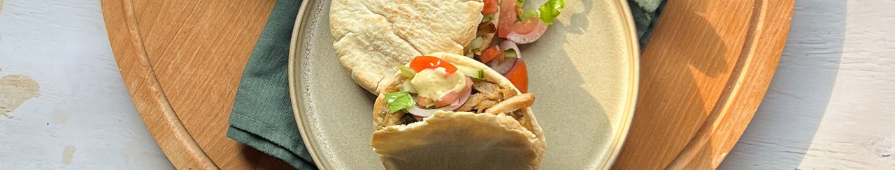 Gevulde pita’s met kipgyros en mosterd dille saus ALDI