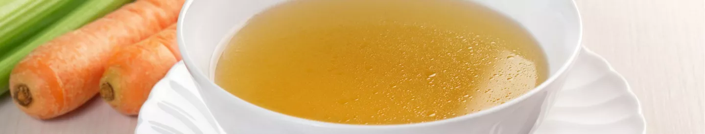 Plato caldo pollo casero verduras