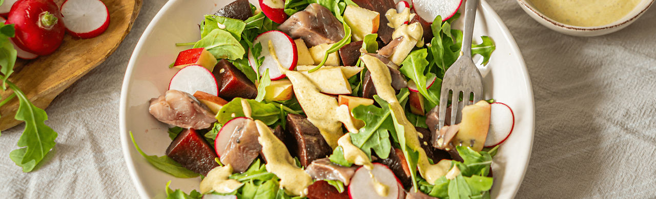 Budget salade met haring, bietjes en appel