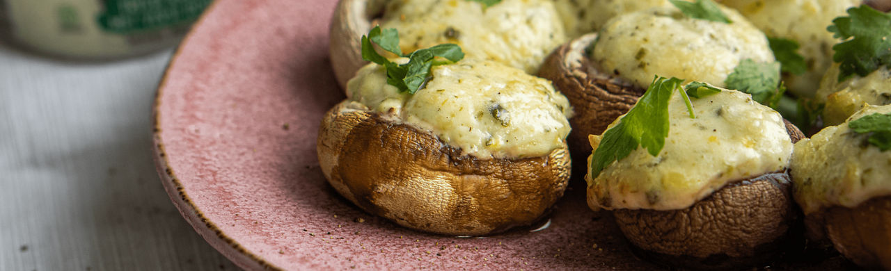 Gevulde champignons met Wietze dip