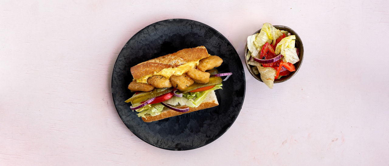 Broodje kibbeling met kerriemayo en salade recept ALDI