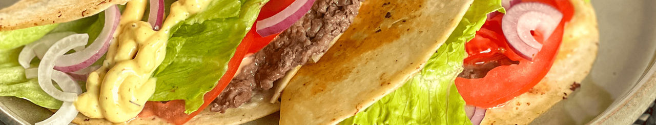 Cheeseburger taco’s mosterd dille saus 