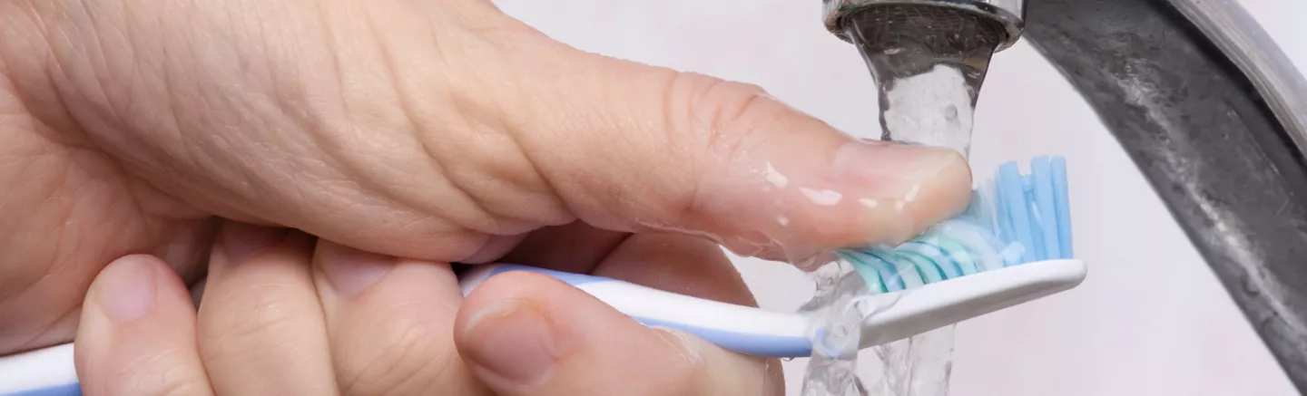 elektrische tandenborstel schoonmaken