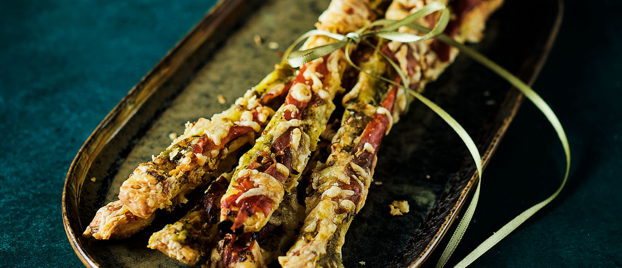 Kaasstengels met pesto en parmaham bij ALDI