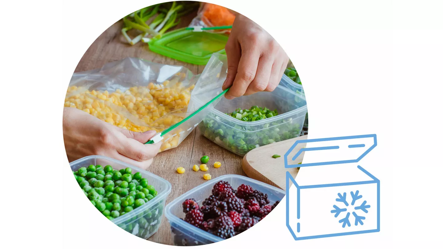 zero waste mrożonki miski z owocami i warzywami
