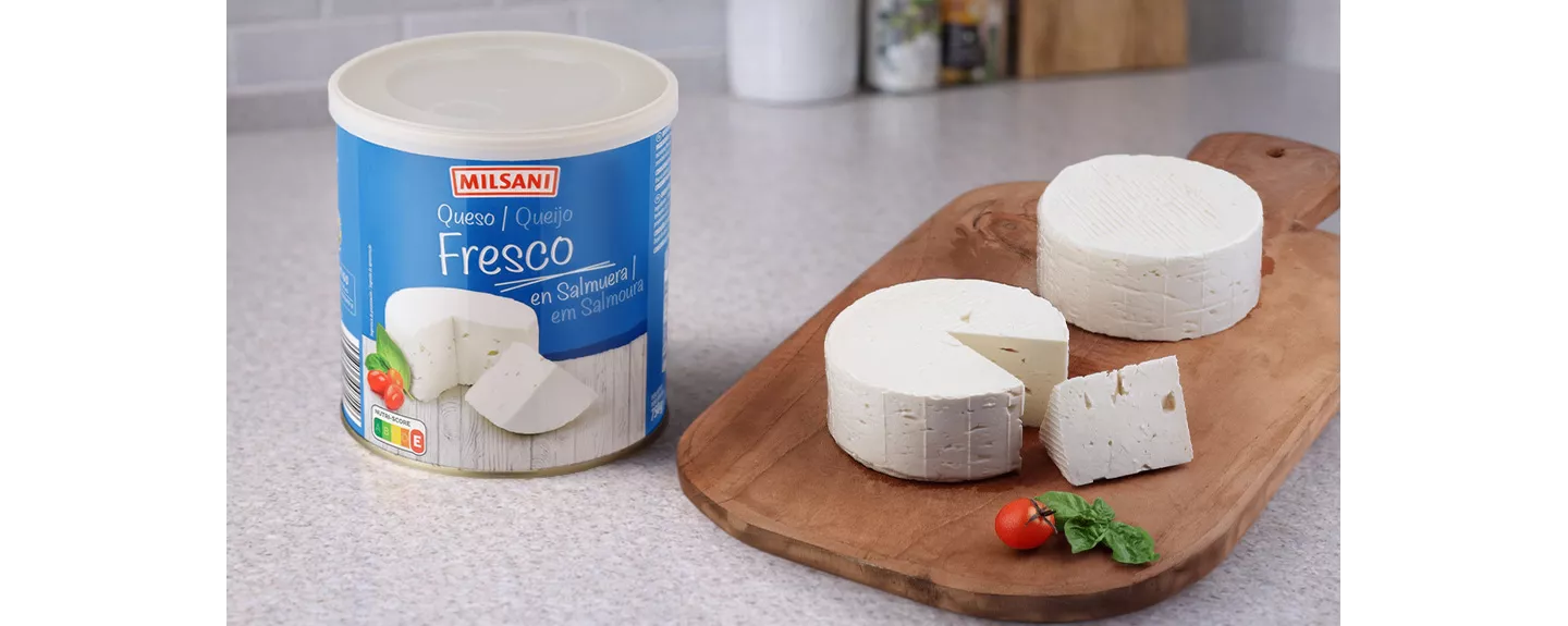 Queso fresco de ALDI en un plato en la cocina