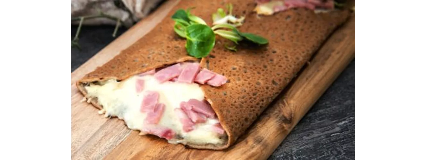 Une pâte à crêpes « nature » s’adapte très bien à une garniture salée
