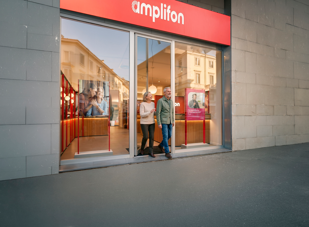 Senior couple leaving Amplifon hearing center