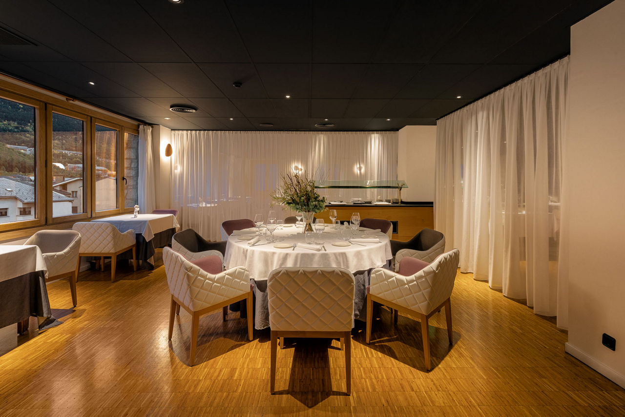 012_HotelIsard_Nov2019_DavidVilanovaPhotography.jpg