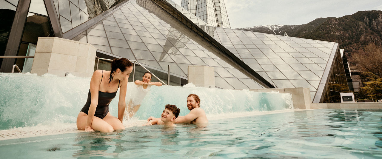 /content/dam/visitandorra/ca/assets/images/què-fer/relax/distribuidora-relax/01_Caldea_Familia_Llacuna_Panorámica_2025.jpg
