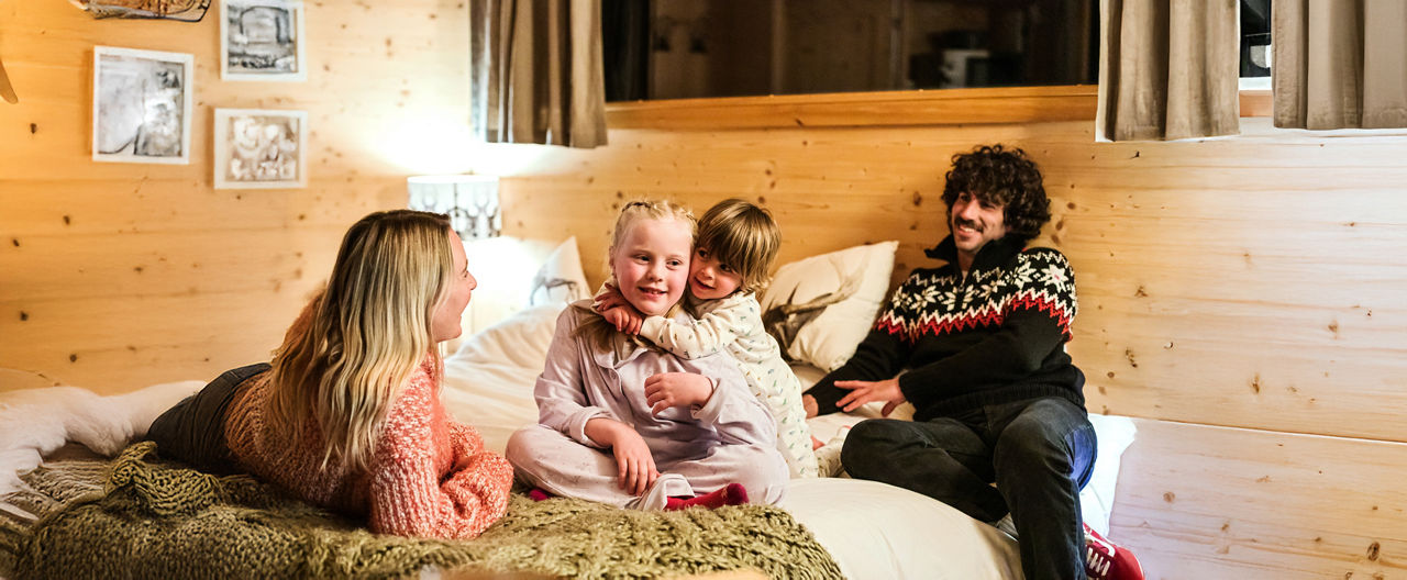 /content/dam/visitandorra/ca/assets/images/home/062_AndorraTurisme_Familia-Piolets_2022_DavidVilanova 1_IA3.jpg