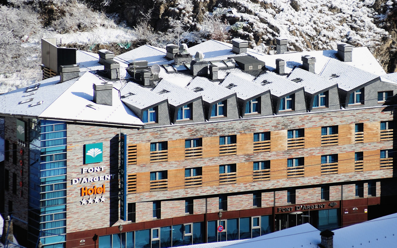 1.FONT D'ARGENT CANILLO exterior nevado.jpg