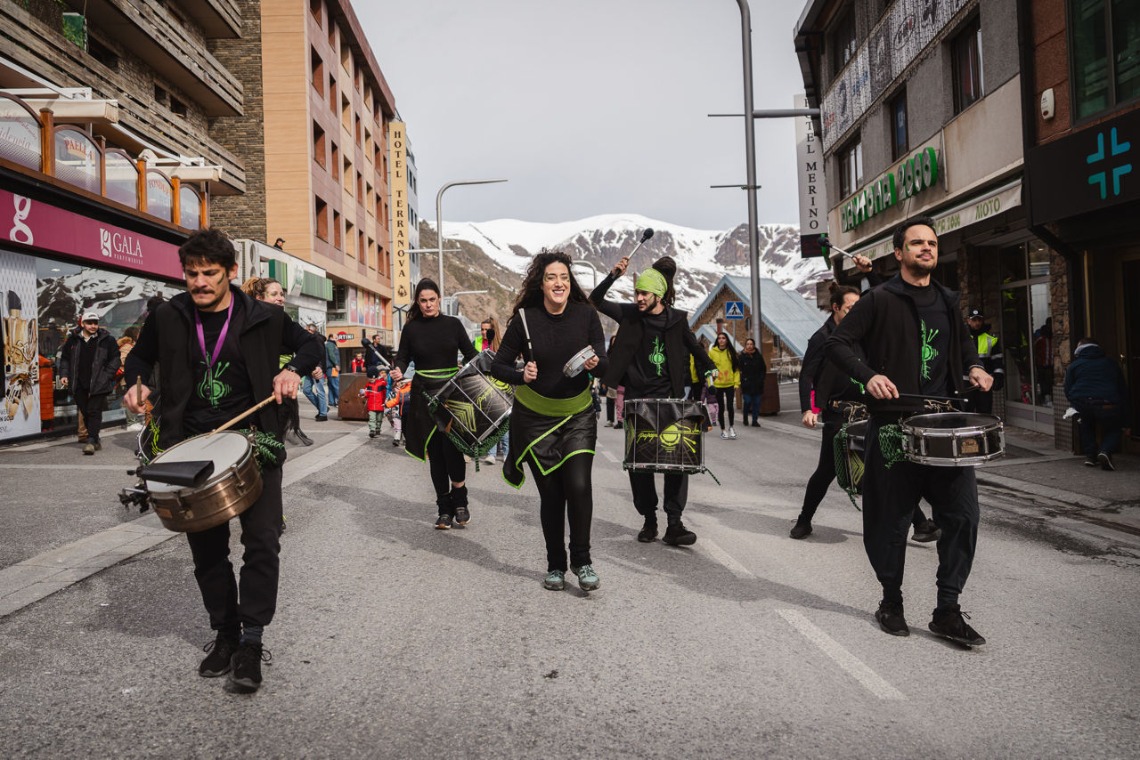 10 - BATUCADA PAPAYA JAM + DESPENJADA - CARNAVAL PAS DE LA CASA 2025  - 18.jpg