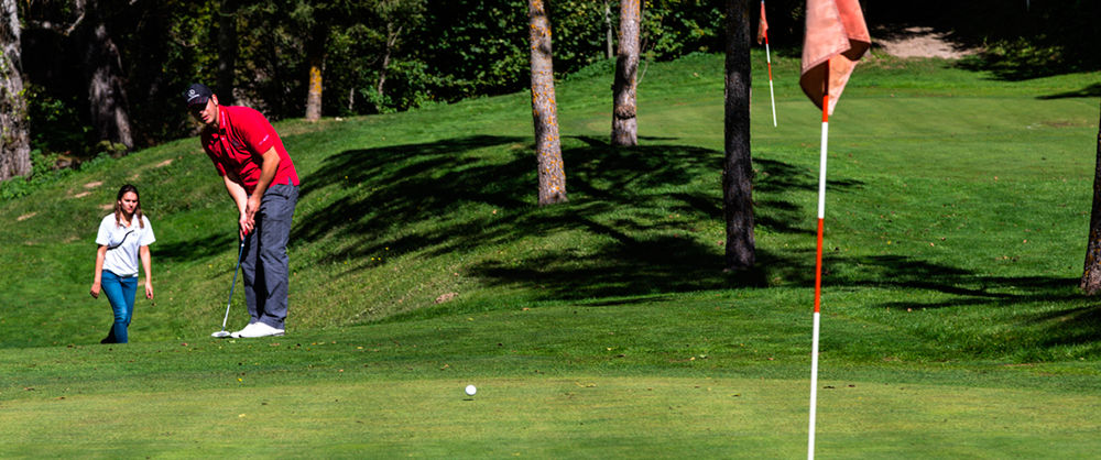 1000-practica-el-golf-d-altura-a-andorra1.jpg