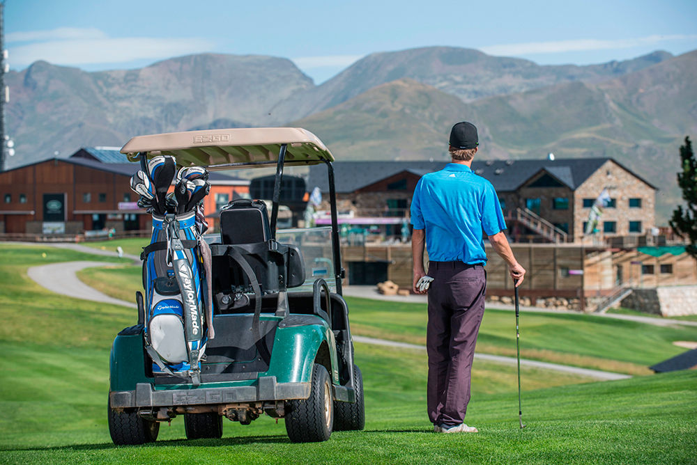 1000-practica-el-golf-d-altura-a-andorra3.jpg