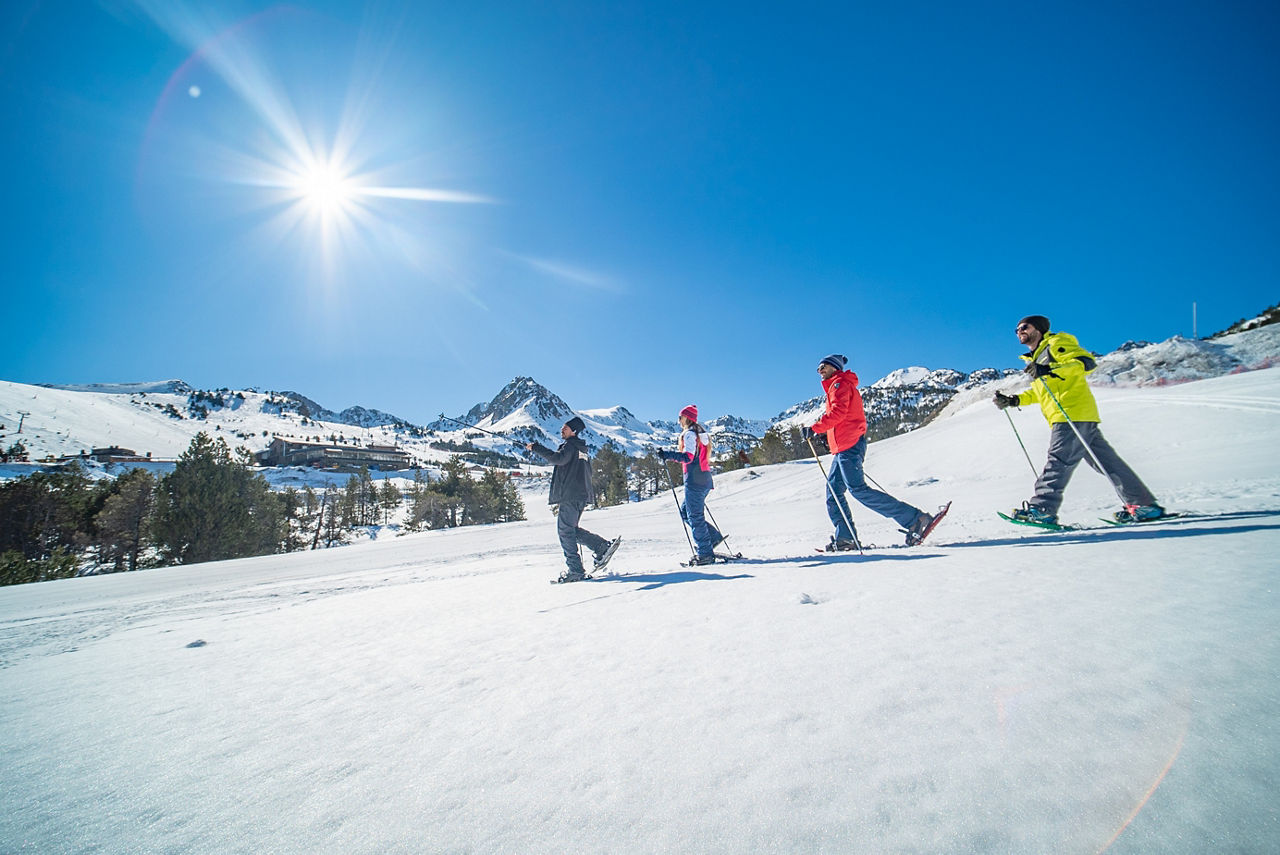 /content/dam/visitandorra/ca/assets/images/què-fer/natura/esqui/activitats-d'hivern-a-andorra/11032020-Actividades_Raquetas_Amigos_Grau_Emilio-35-2.jpg