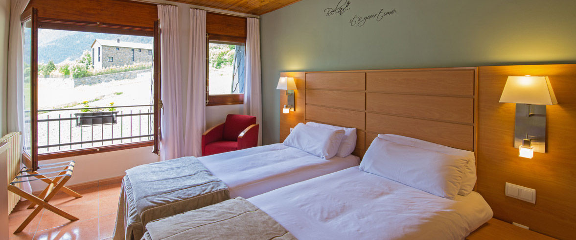 1177x492-aparthotel-la-tulipa-1.jpg