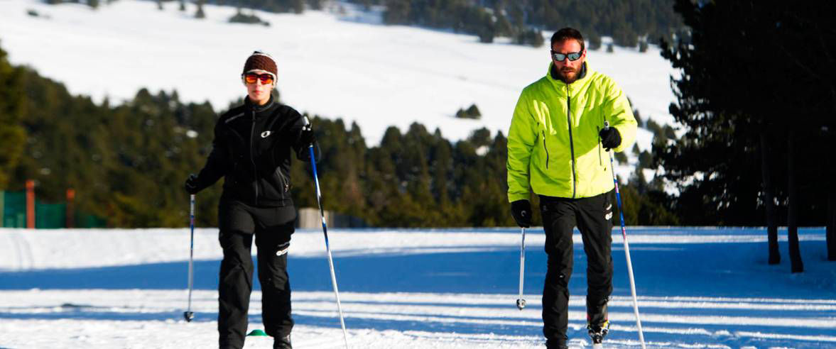 1177x492-esqui-de-fons-a-naturlandia-una-activitat-per-a-tota-la-familia.jpg