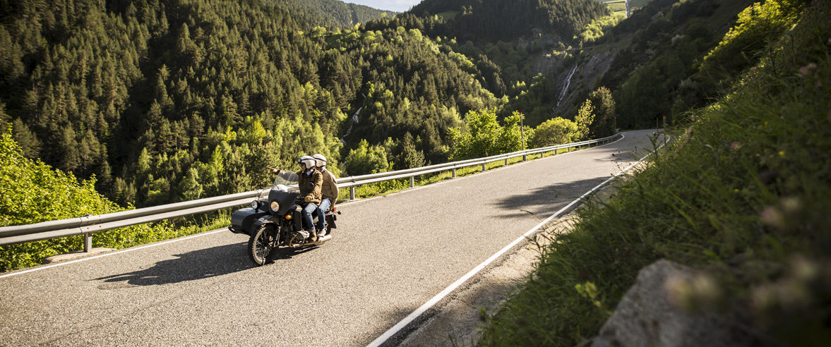 1177x492-prova-sidecar-classics-side-tour-andorra1.jpg