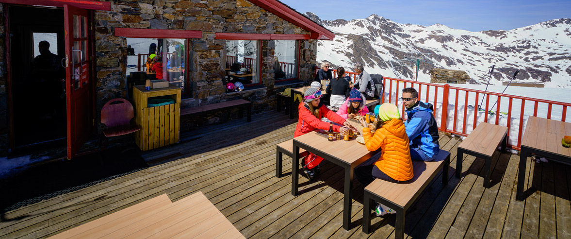 1177x492-restaurant-refugi-les-portelles.jpg