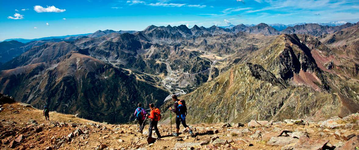 1177x492-senderisme-alta-ruta-pirenaica2.jpg