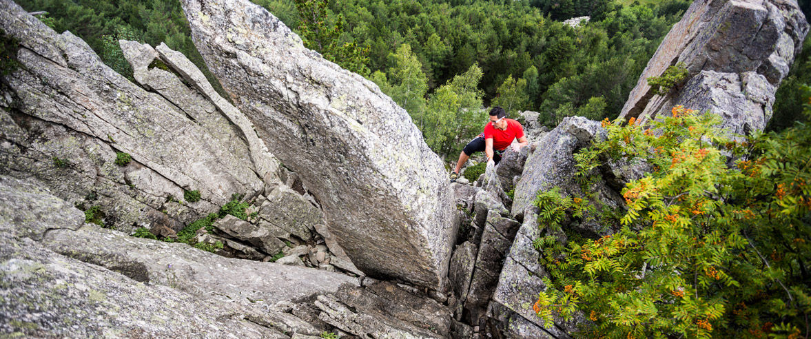 1177x492-zona-d-escalada-agulles-d-engolasters-1.jpg