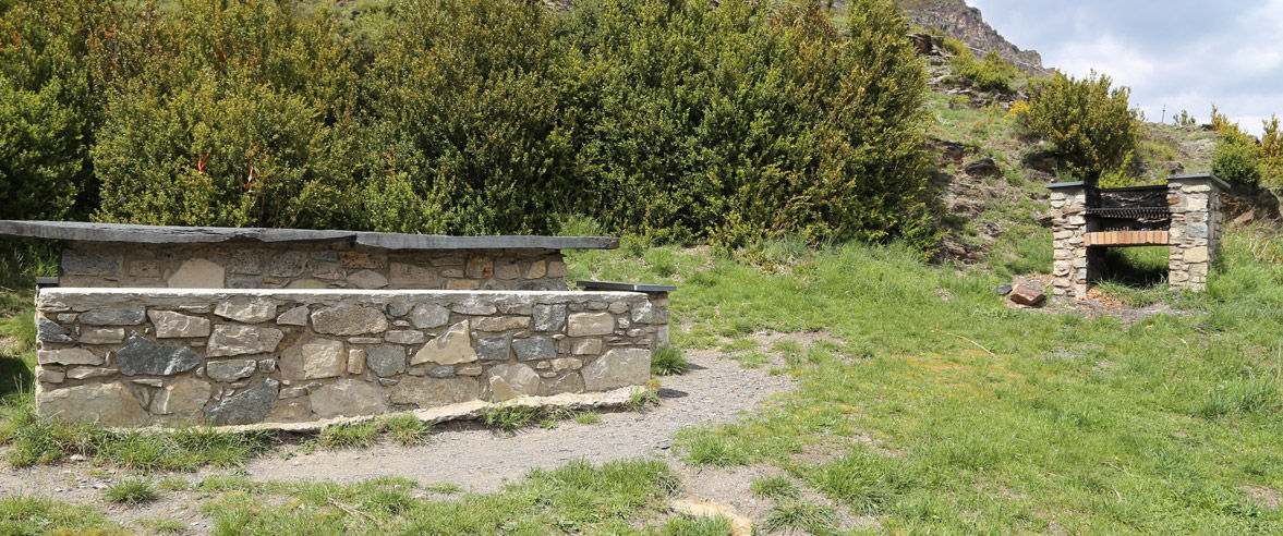 1177x492-zona-de-picnic-coll-de-jou-sant-julia-de-loria-1.jpg