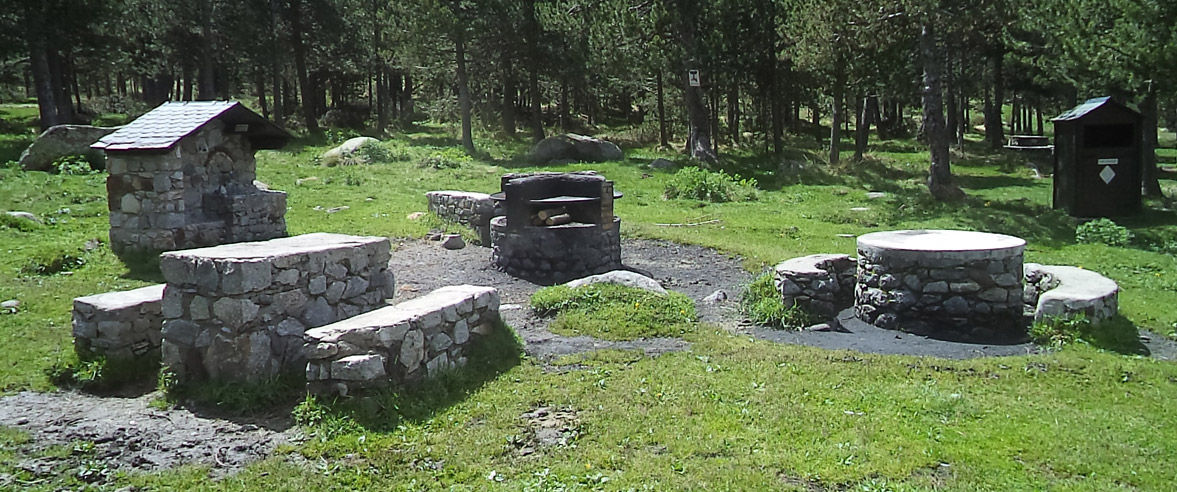 1177x492-zona-de-picnic-cortals-d-encamp-1.jpg