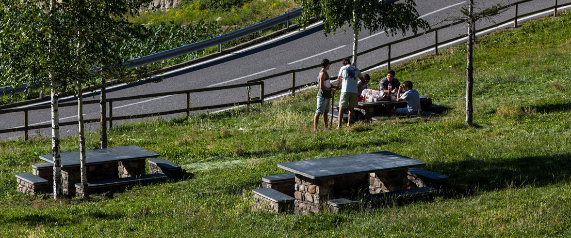 1177x492-zona-de-picnic-la-comella-berenador-nou2.jpg