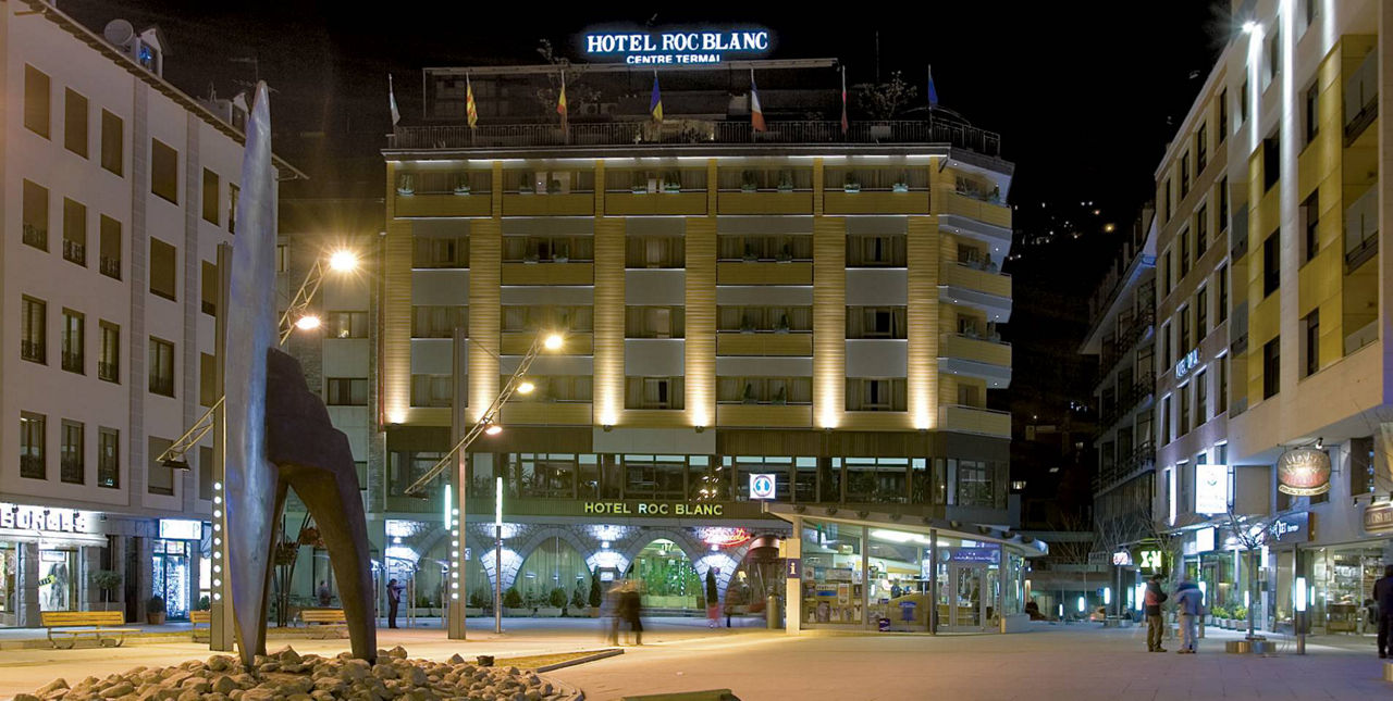 1906x960-hotelrocblanc.jpg