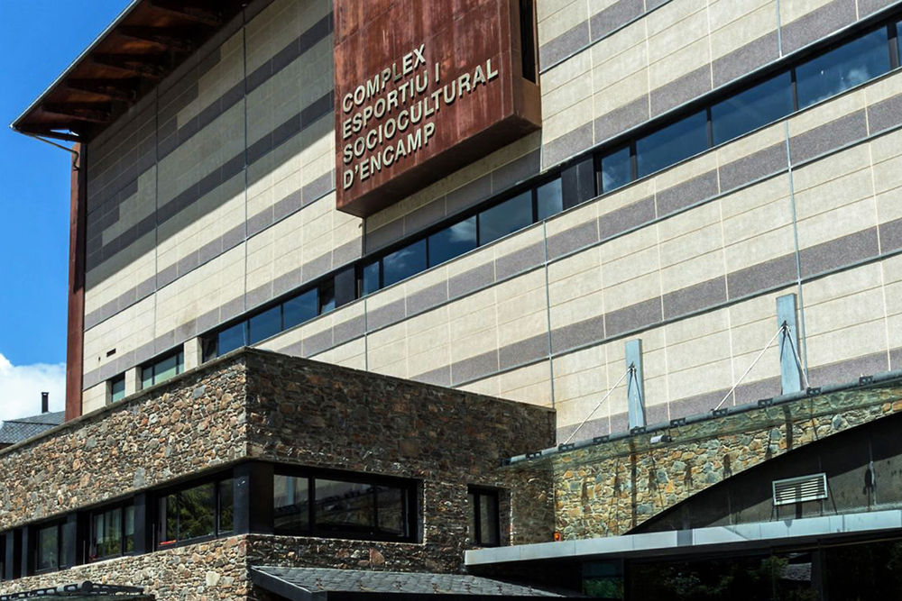 19966513d6c5-1000x667-complex-esportiu-sociocultural-encamp.jpg
