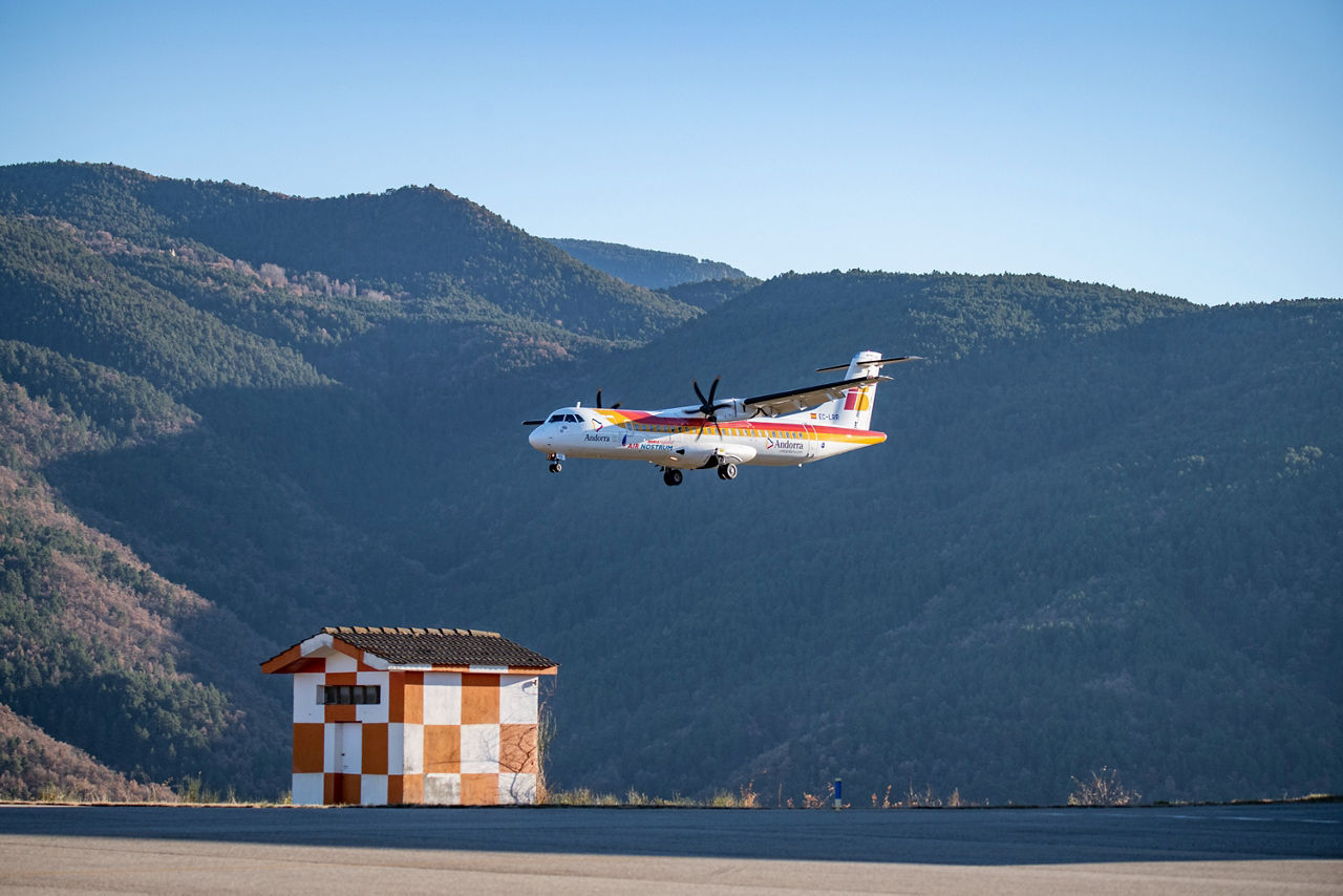 /content/dam/visitandorra/ca/assets/images/planifica/informació-per-al-visitant/serveis-publics/1ER VOL MADRID LA SEU DURGELL 17 DES 2021_2-compressed.jpg