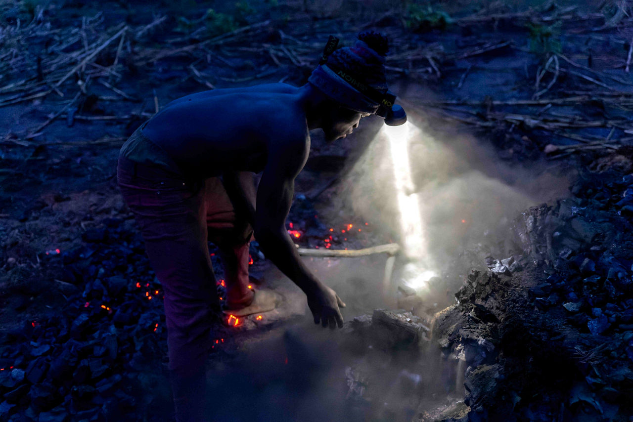 2023_Charbon de bois Visa Tiff VF_000019.jpg