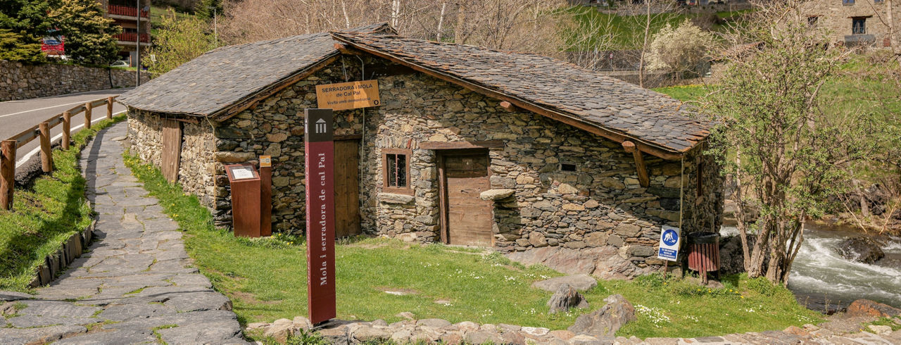 /content/dam/visitandorra/ca/assets/images/què-fer/cultura/cultural-itineraries/ordino/2024-andorraworld-visit-andorra-2024%25252c Carolina De Santis%25252c horitzontal%25252c La Cortinada%25252c Molí i Serradora Cal Pal%25252c Ordino%25252c poble%25252c primavera-DSC04519.jpg