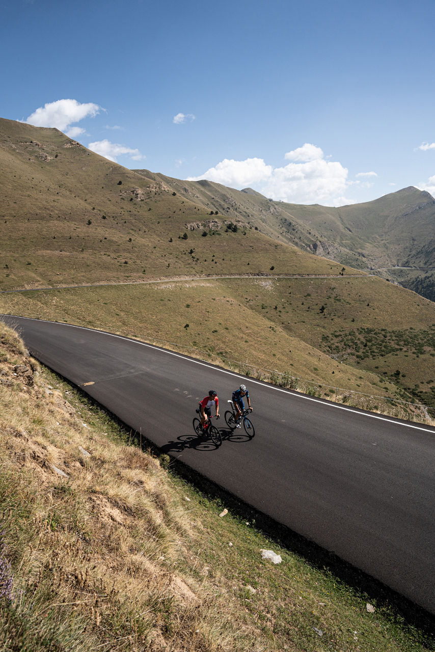 2115e5e96588-1000x1500-andorra-cycling3.jpg