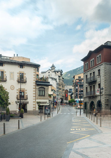 /content/dam/visitandorra/ca/assets/images/què-fer/compres/shopping/370x528-centre-historic.jpg